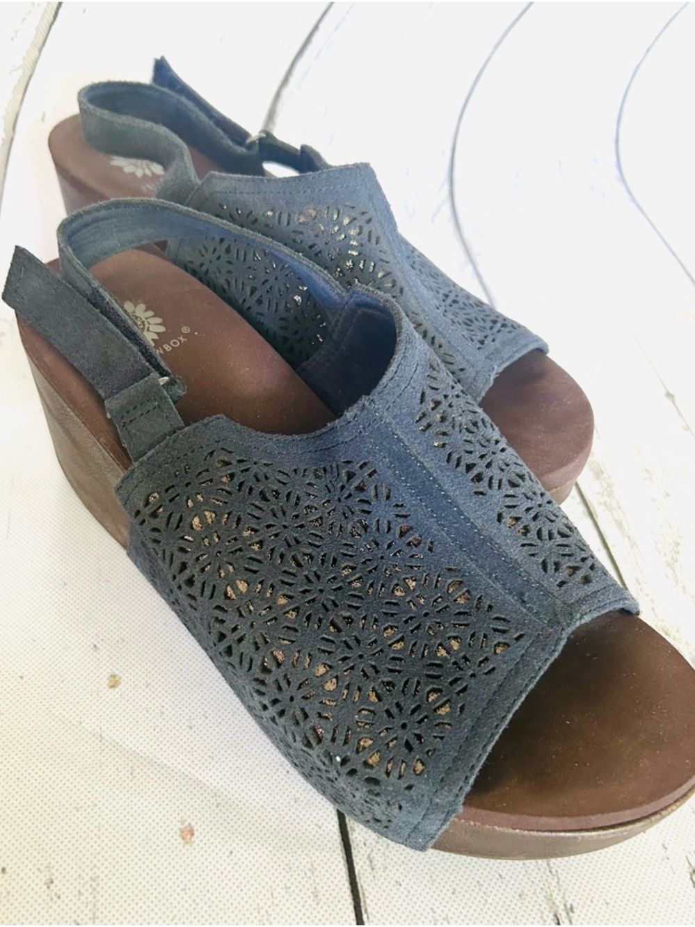 Sz 8 Yellow Box Navy Laser-Cut Slingback Wedge Sandals with silver lining